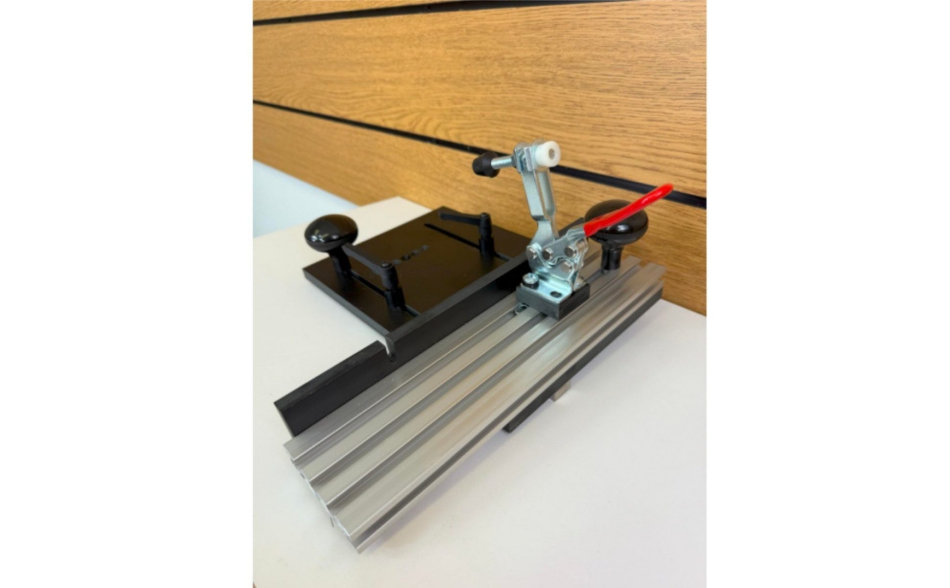 Compact Router-Table Trimming Sled Accurate for Hobby Woodworkers