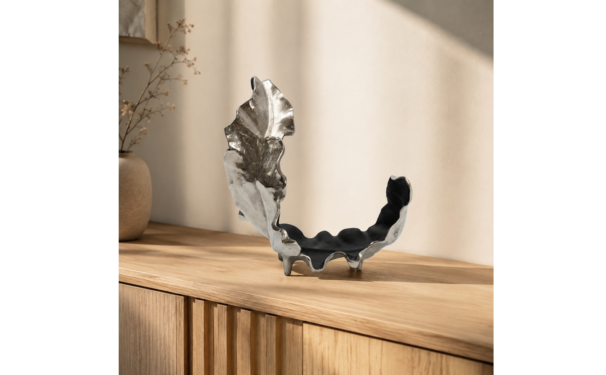 Tabletop Decor Modern Decorative Tabletop Sculpture with Shallow Receptacle